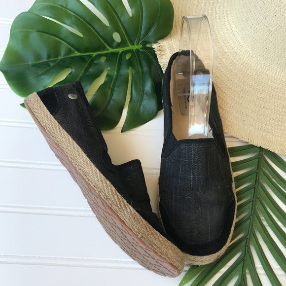 UGGs Canvaa Espadrilles Slip On Sneakers - Picture 1 of 4